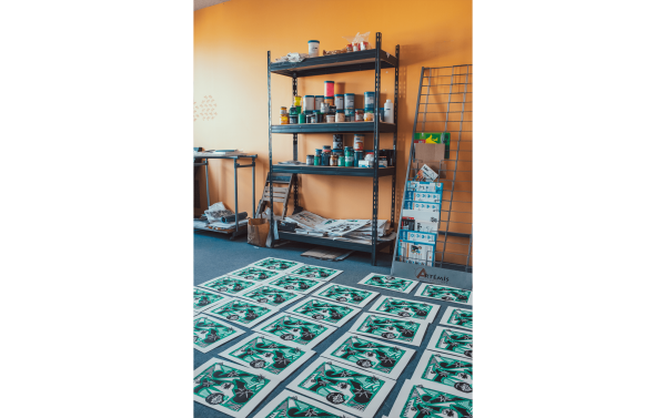 sérigraphies en édition limitée imprimées par l'atelier pomme à Orléans pour la collaboration entre deus ex machina la boutique renouveau Orléans