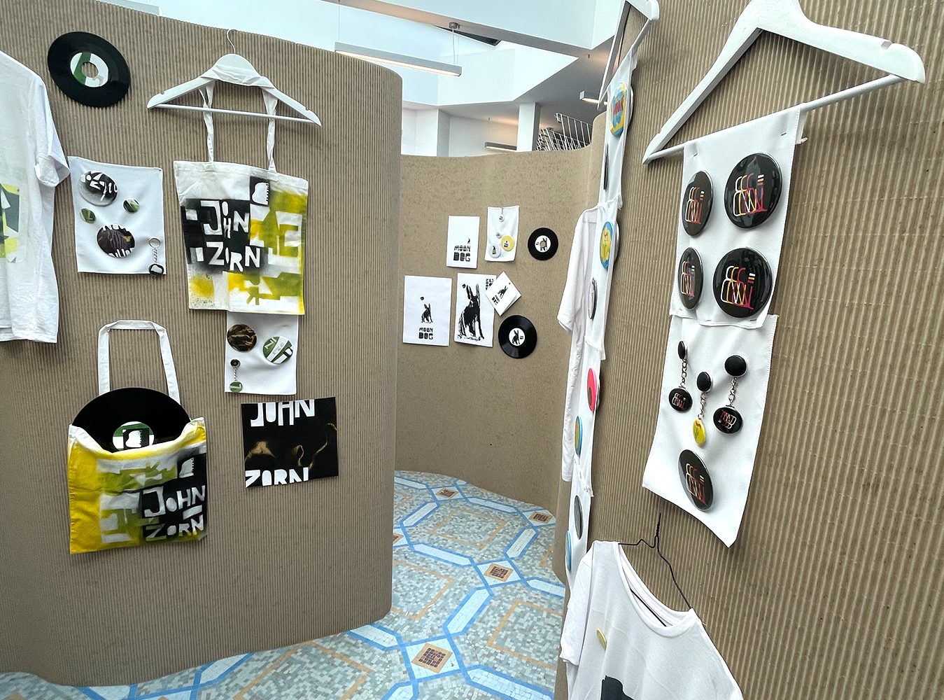 Workshop The Bootleg Brigade par Justine Figueiredo au Signe (Centre National du Design Graphique) à Chaumont en Haute-Marne en 2021.