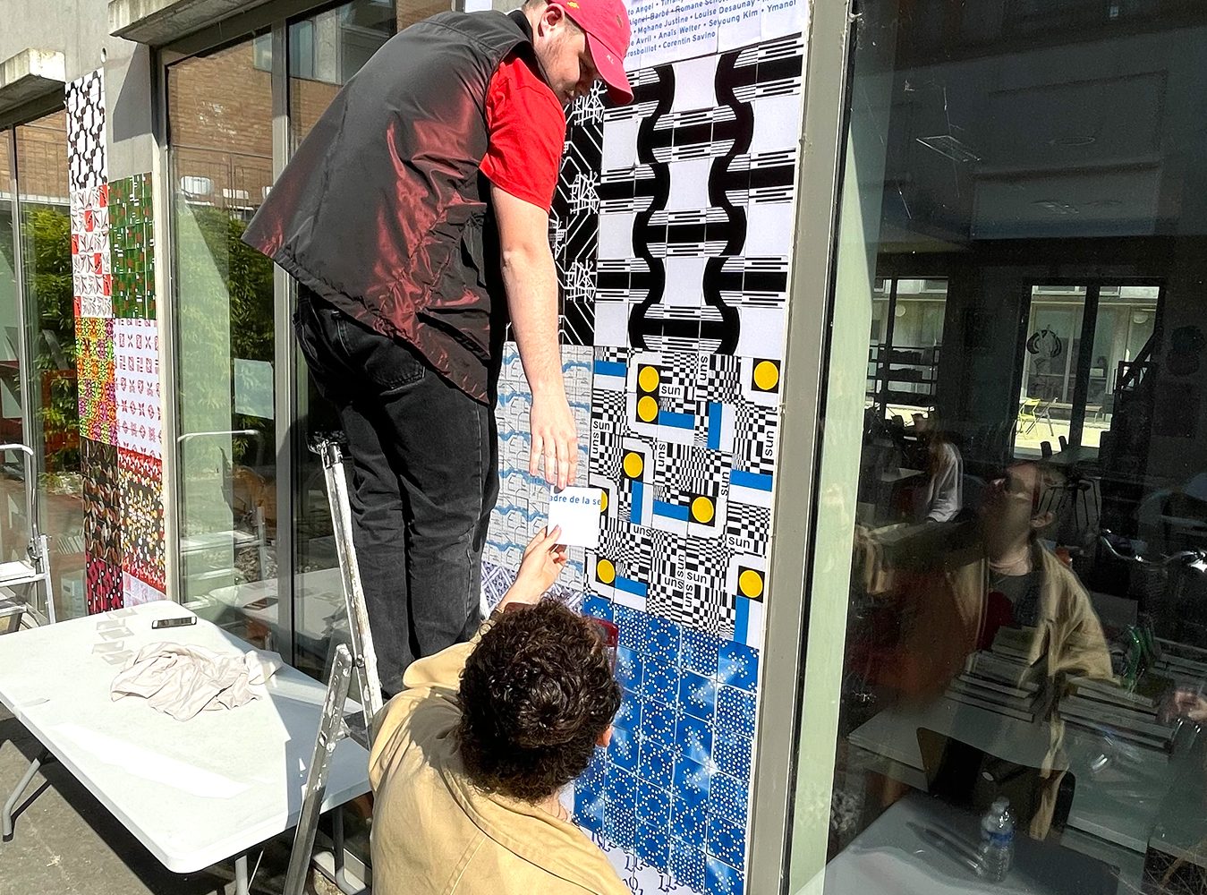 Photos prises durant le workshop The Rhythm of The Tiles à l'ÉSAD d'Amiens en 2021. Durant cette semaine France-Portugal, les étudiants ont réalisé une collection de carreaux, qui selon l'assemblage, permettait de créer différents motifs.