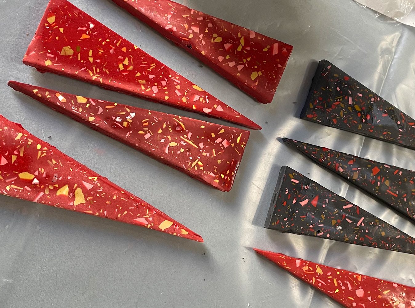 Photos de l'atelier terrazzo mené par Justine Figueiredo à la bibliothèque Louis Aragon d'Amiens dans le cadre du festival d'arts visuels IC.ON.IC