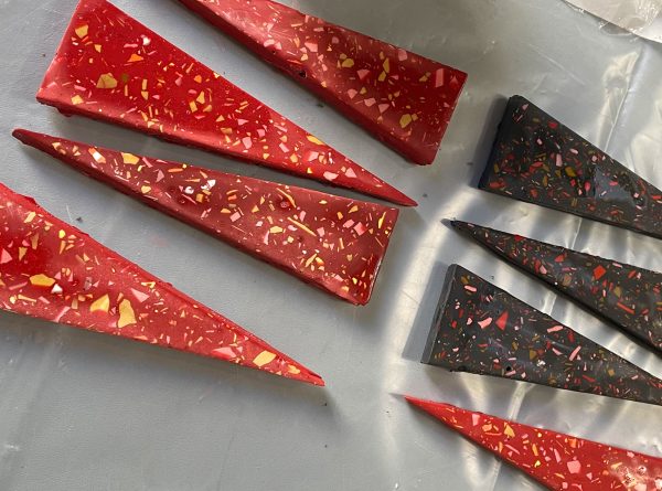 Photos de l'atelier terrazzo mené par Justine Figueiredo à la bibliothèque Louis Aragon d'Amiens dans le cadre du festival d'arts visuels IC.ON.IC