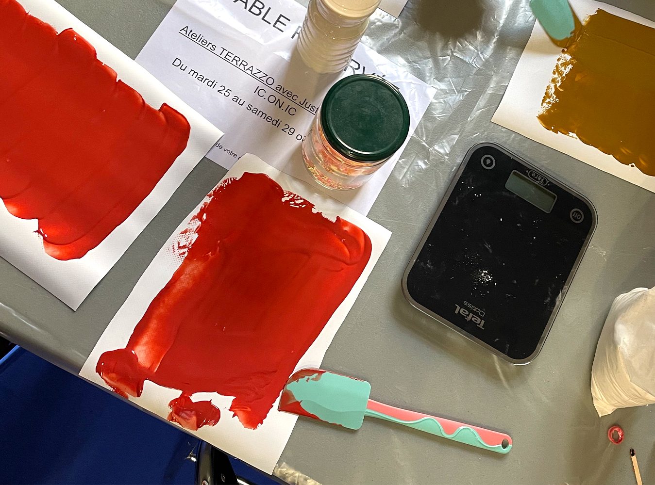 Photos de l'atelier terrazzo mené par Justine Figueiredo à la bibliothèque Louis Aragon d'Amiens dans le cadre du festival d'arts visuels IC.ON.IC