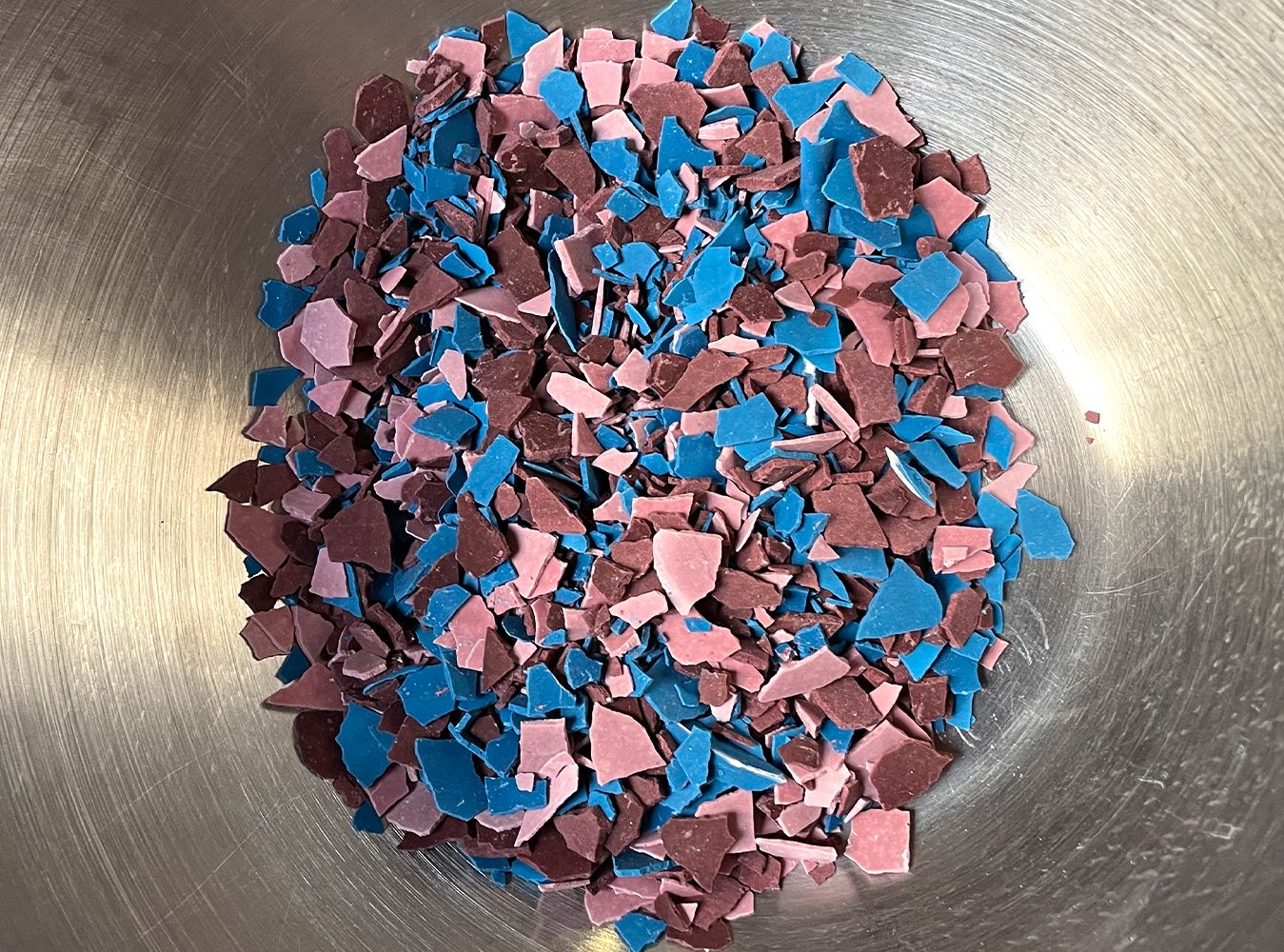 Photos de l'atelier terrazzo mené par Justine Figueiredo à la bibliothèque Louis Aragon d'Amiens dans le cadre du festival d'arts visuels IC.ON.IC